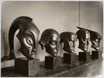 Werk van Hildo Krop in de kunstzaal P. de Boer, Herengracht 474.
<br/>
Beeldbank gemeentearchief Amsterdam, 1931-12-01